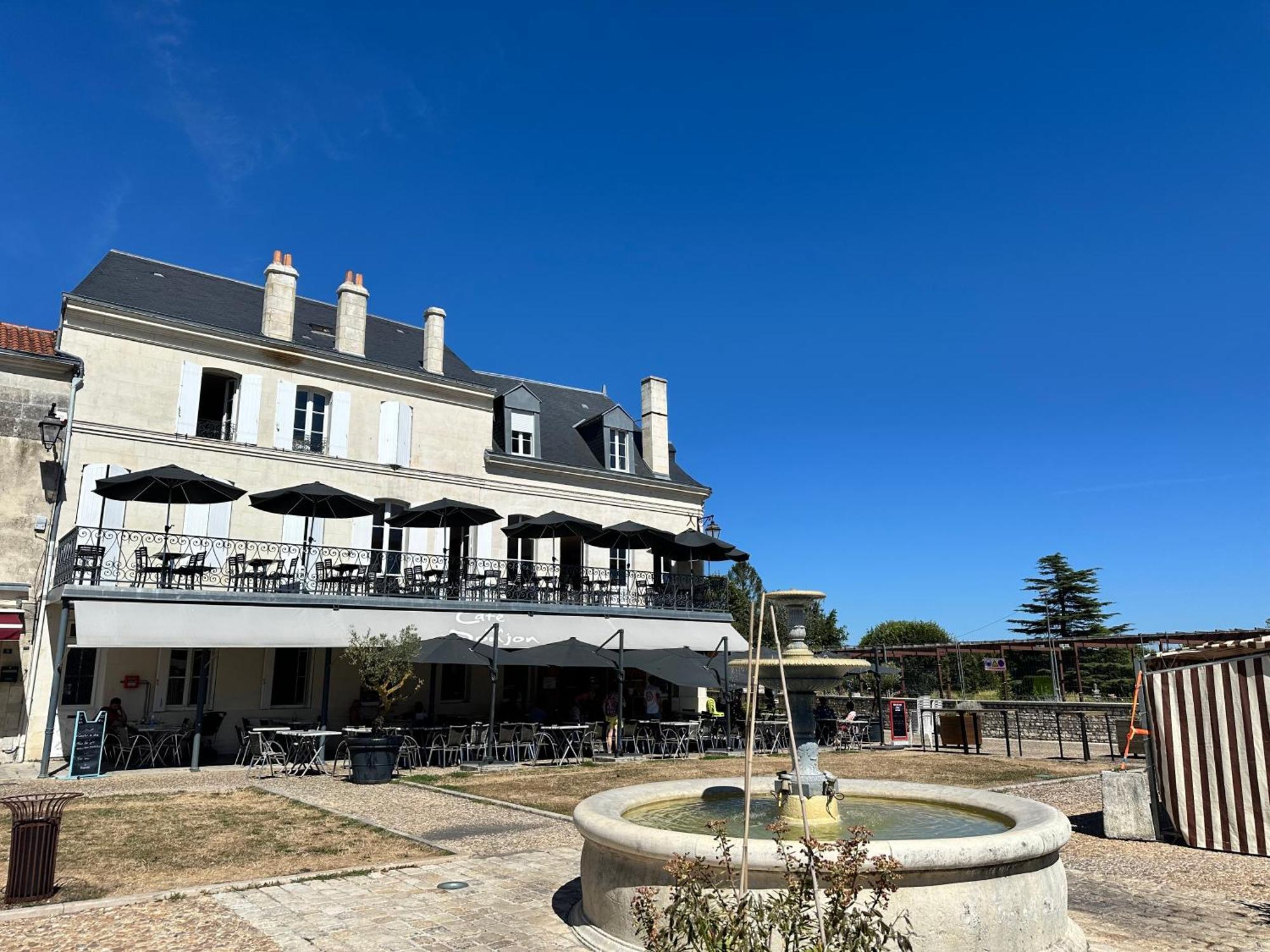 Chambre2 Face Au Donjon Pons Exterior foto